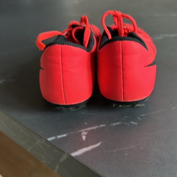 Nike soccer cleats. Good condition. Size 3. - Picture 3 of 4